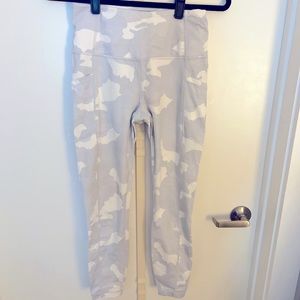 90 Degree By Reflex - Lux
Camo High Rise Leggings
CAMO WHITE